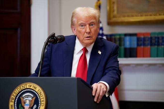 Trump repone cerco a Irán y fija el precio que cobrará por custodiar estrecho de Ormuz