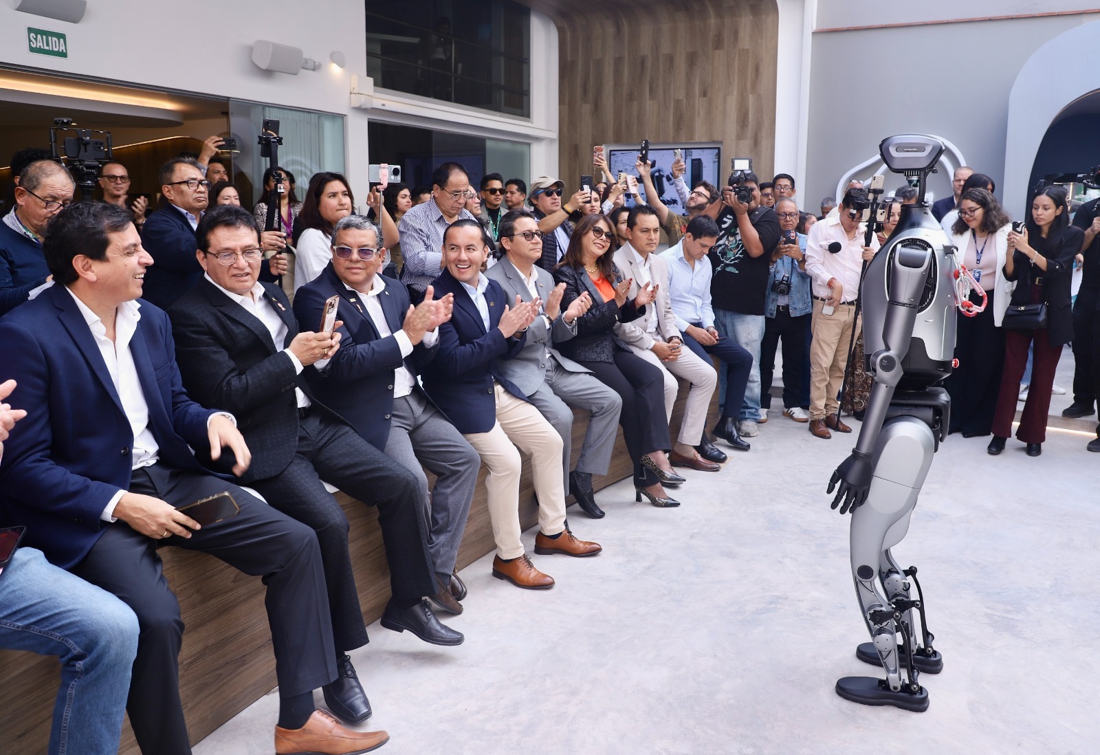 Universidad Señor de Sipán presentó robot humanoide de última generación para fortalecer la investigación y la formación académica