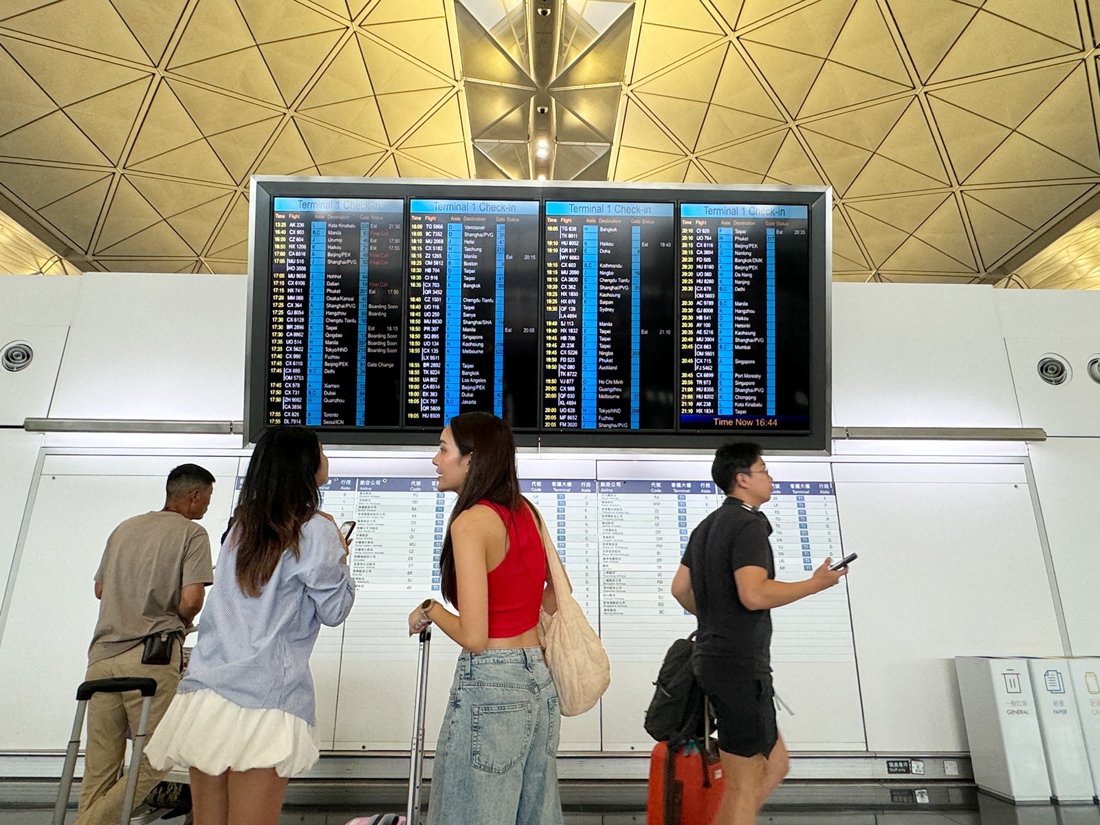 Taiwán cancela  más de 900 vuelos