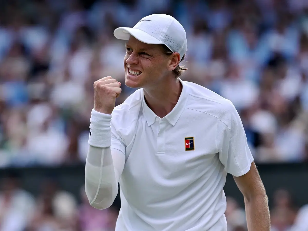 Jannik Sinner venció a Novak Djokovic