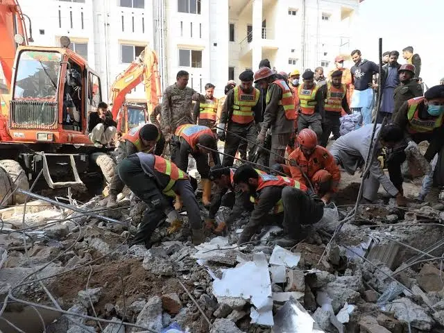 Atentado deja 15 muertos en Pakistán