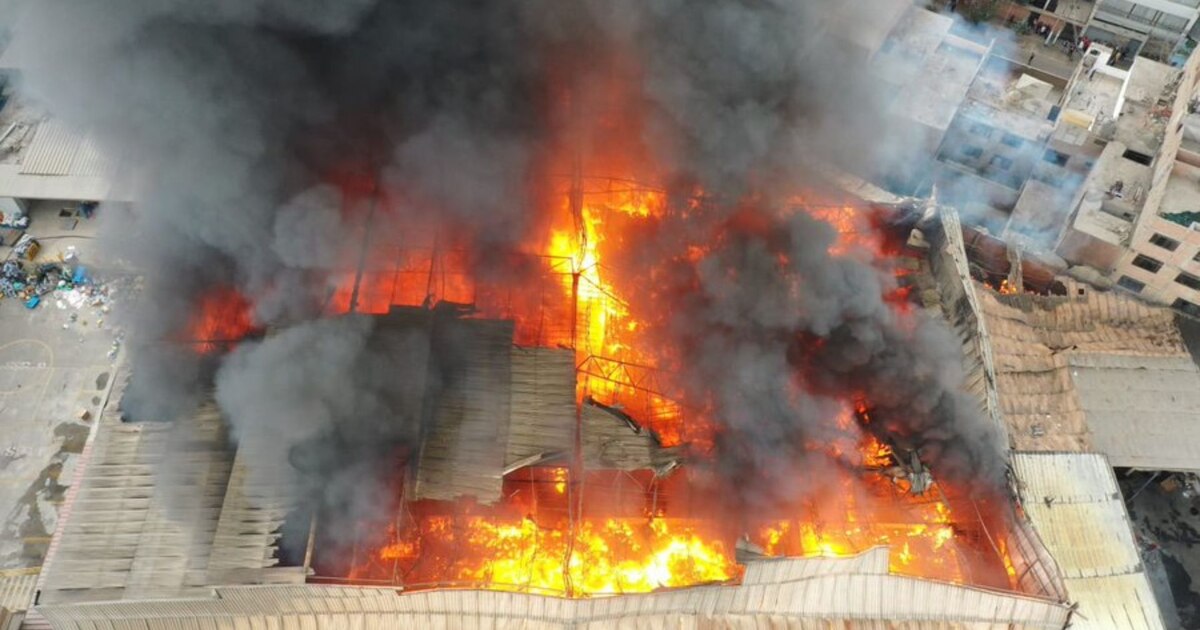 Ate: incendio consumió almacén de limpieza