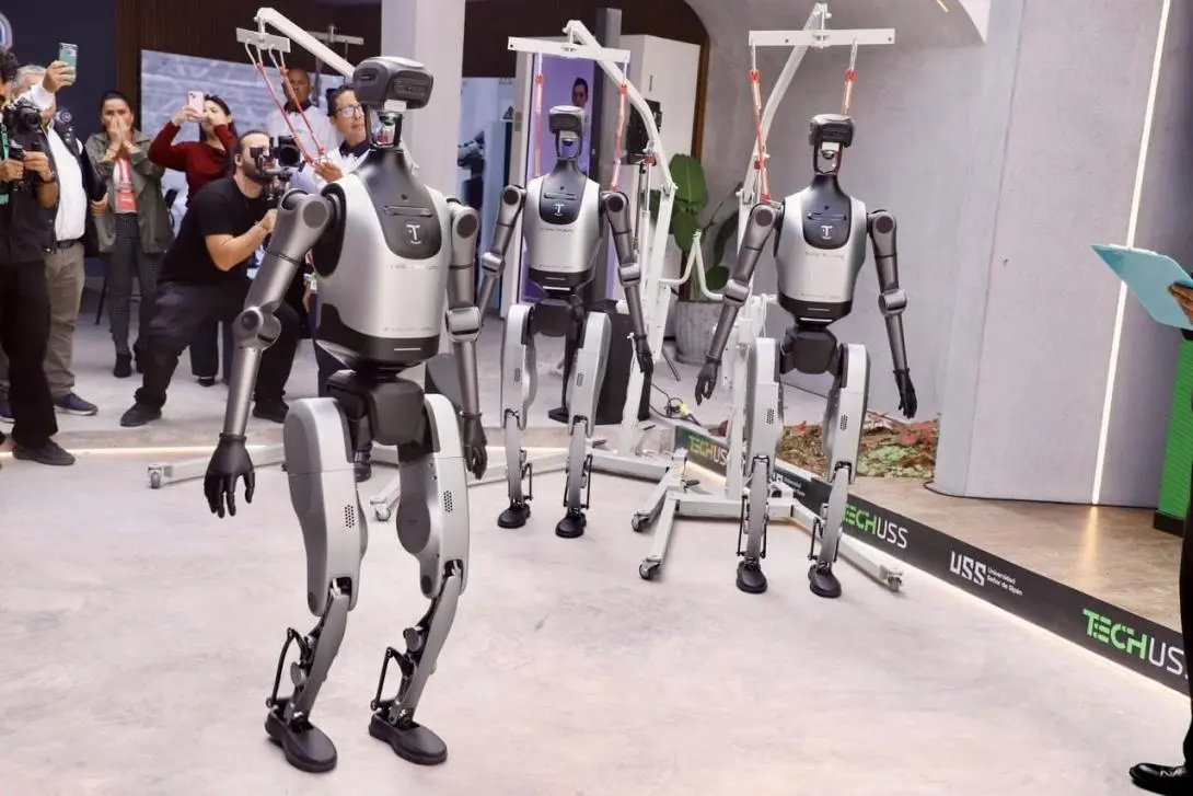 Un hito tecnológico: Cuatro robots humanoides se suman a las aulas de la Universidad Señor de Sipán