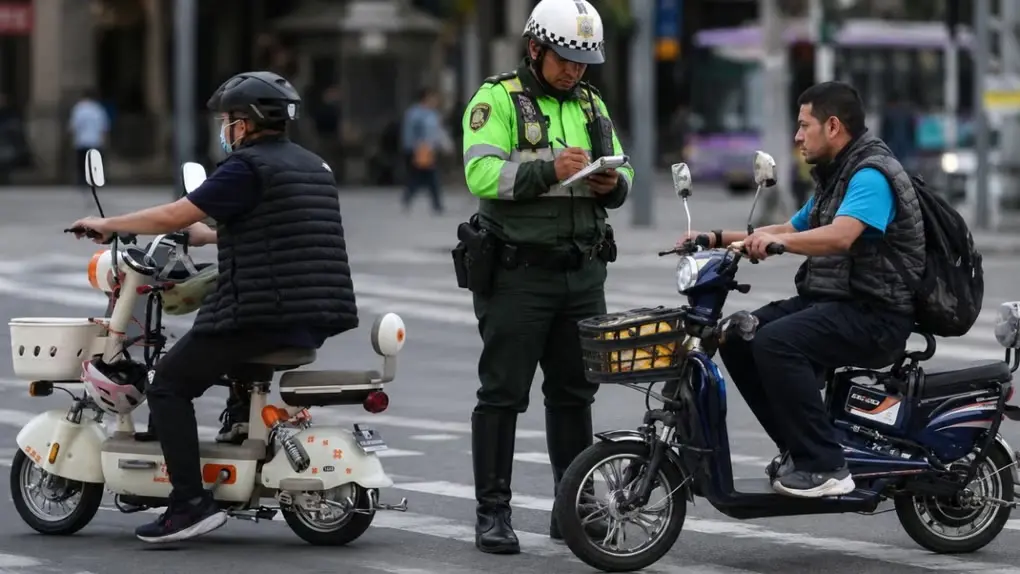 Desde el 2 de agosto multarán a vehículos eléctricos que invadan ciclovías