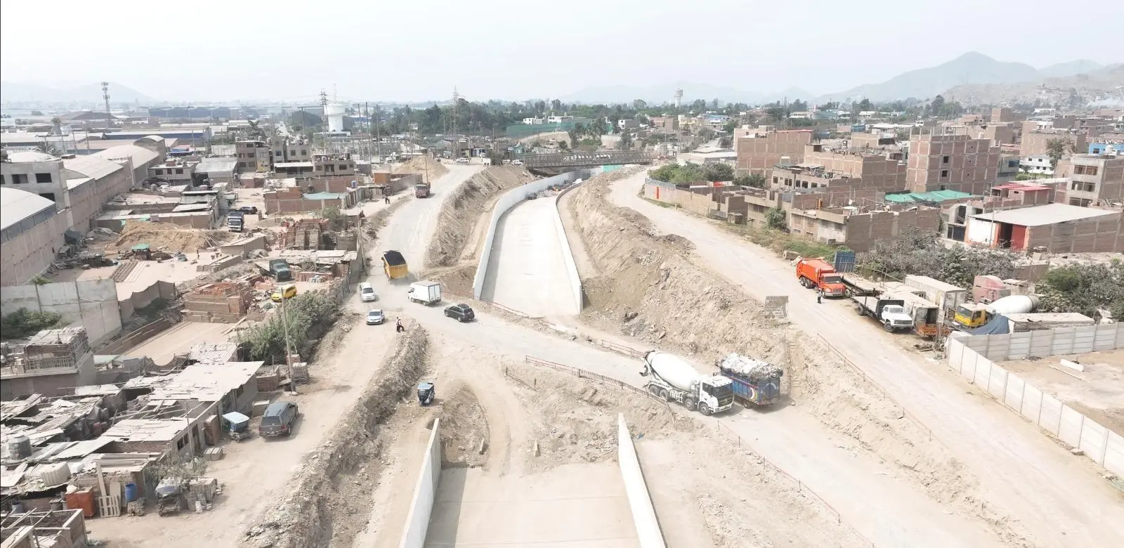Conductores usan canal de Huaycoloro como vía alterna pese a prohibición