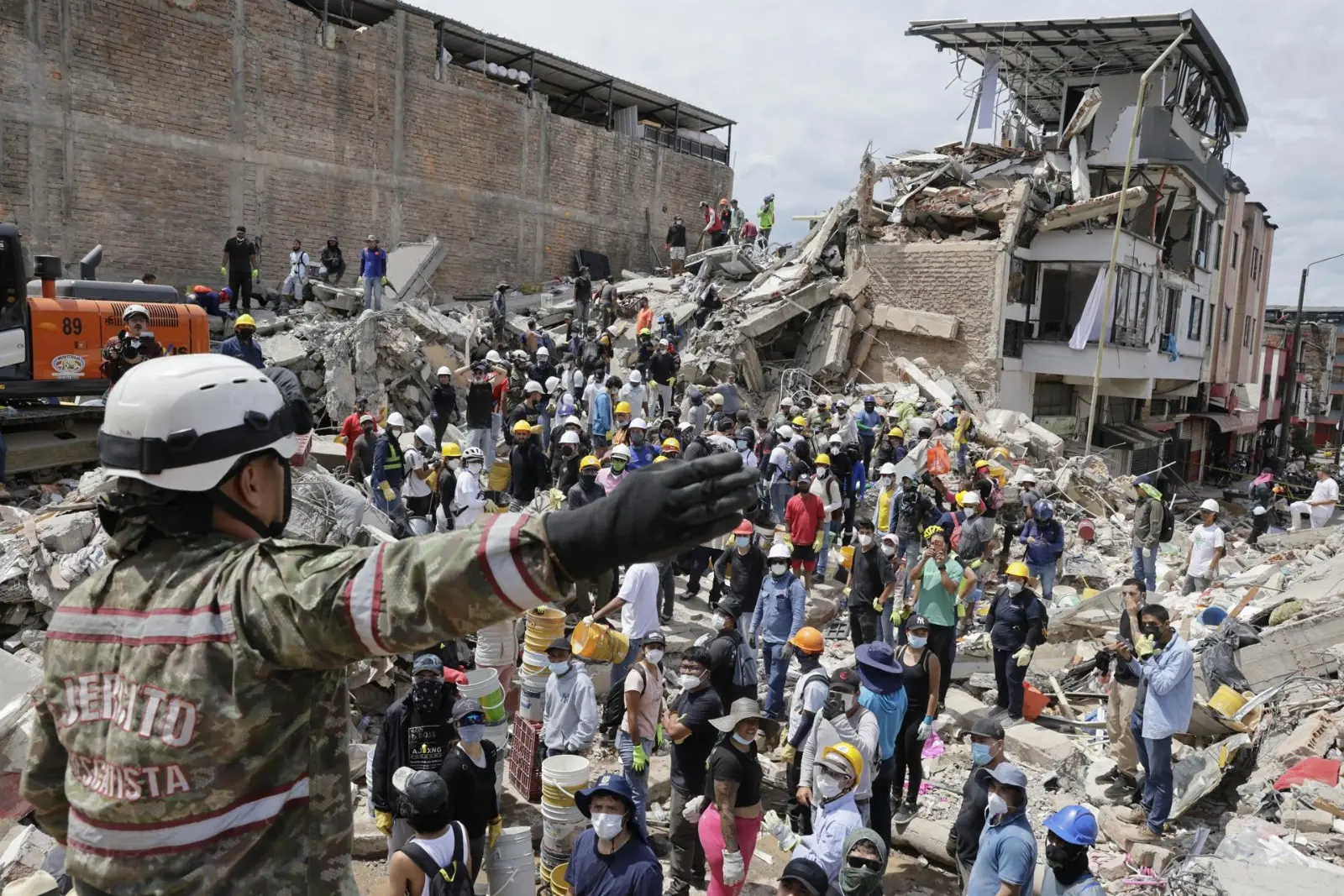 Al menos 265 muertos y 496 desaparecidos en el terremoto de Colombia