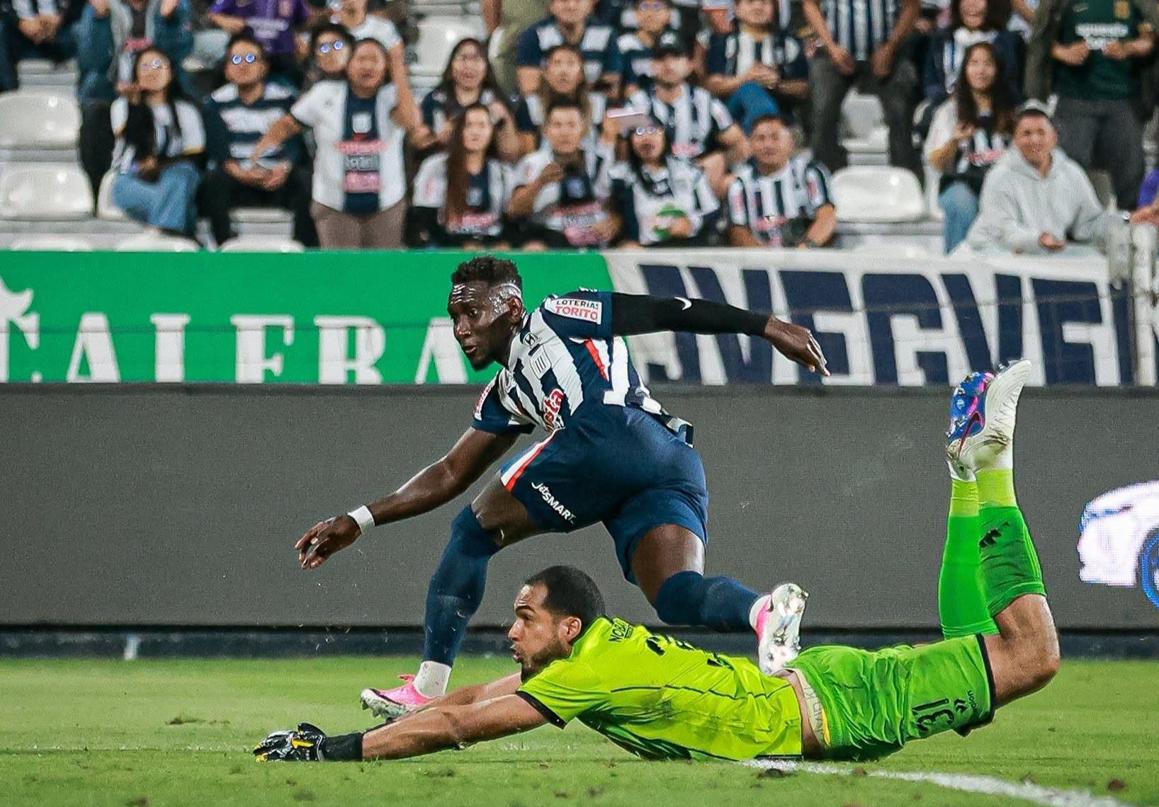 Alianza Lima venció 3-1 a Alianza Atlético y es líder del Torneo Clausura
