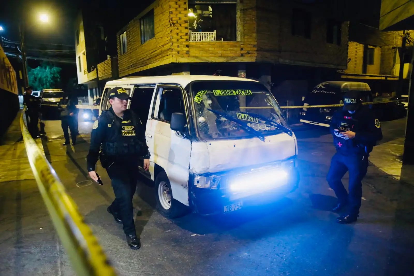 Asesinan a balazos a chofer de combi