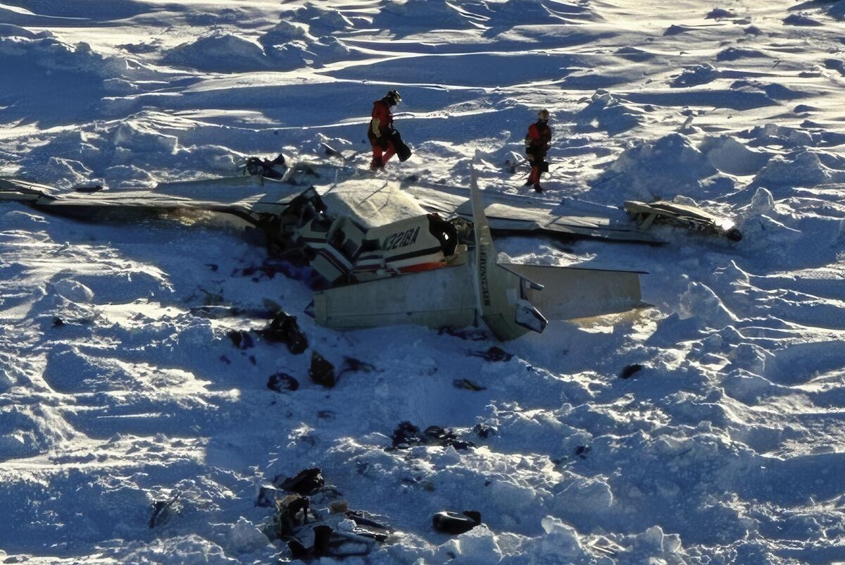 Avión se estrella en Alaska y deja ocho muertos