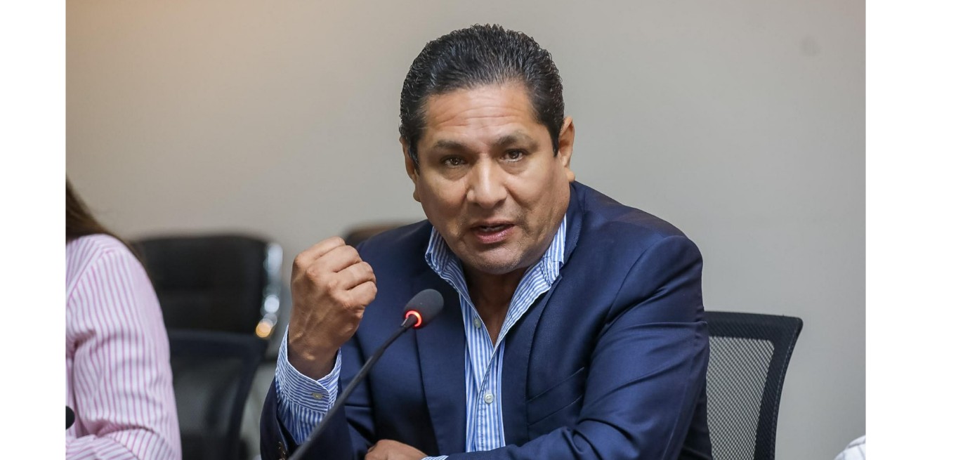 Diputado Carlos Yalta exige al Gobierno nombrar a un presidente de EsSalud con capacidad para resolver crisis