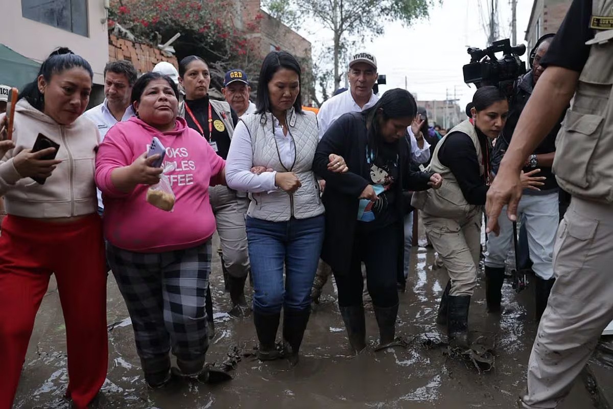 Fujimori reestructurará Sedapal tras colapso de desagüe por lluvias en VES