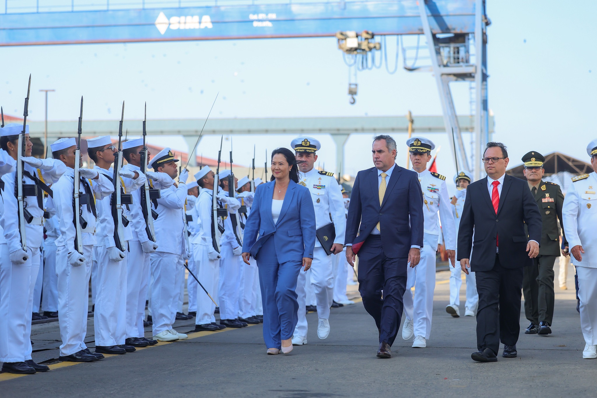 Fujimori fortalece poderío  naval y actúa ante El Niño