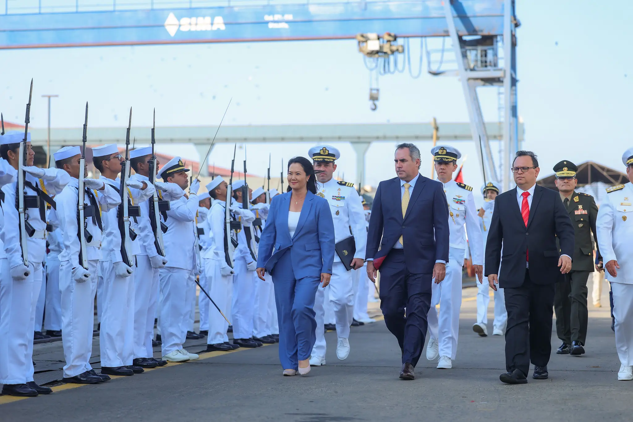 Fujimori fortalece poderío  naval y actúa ante El Niño