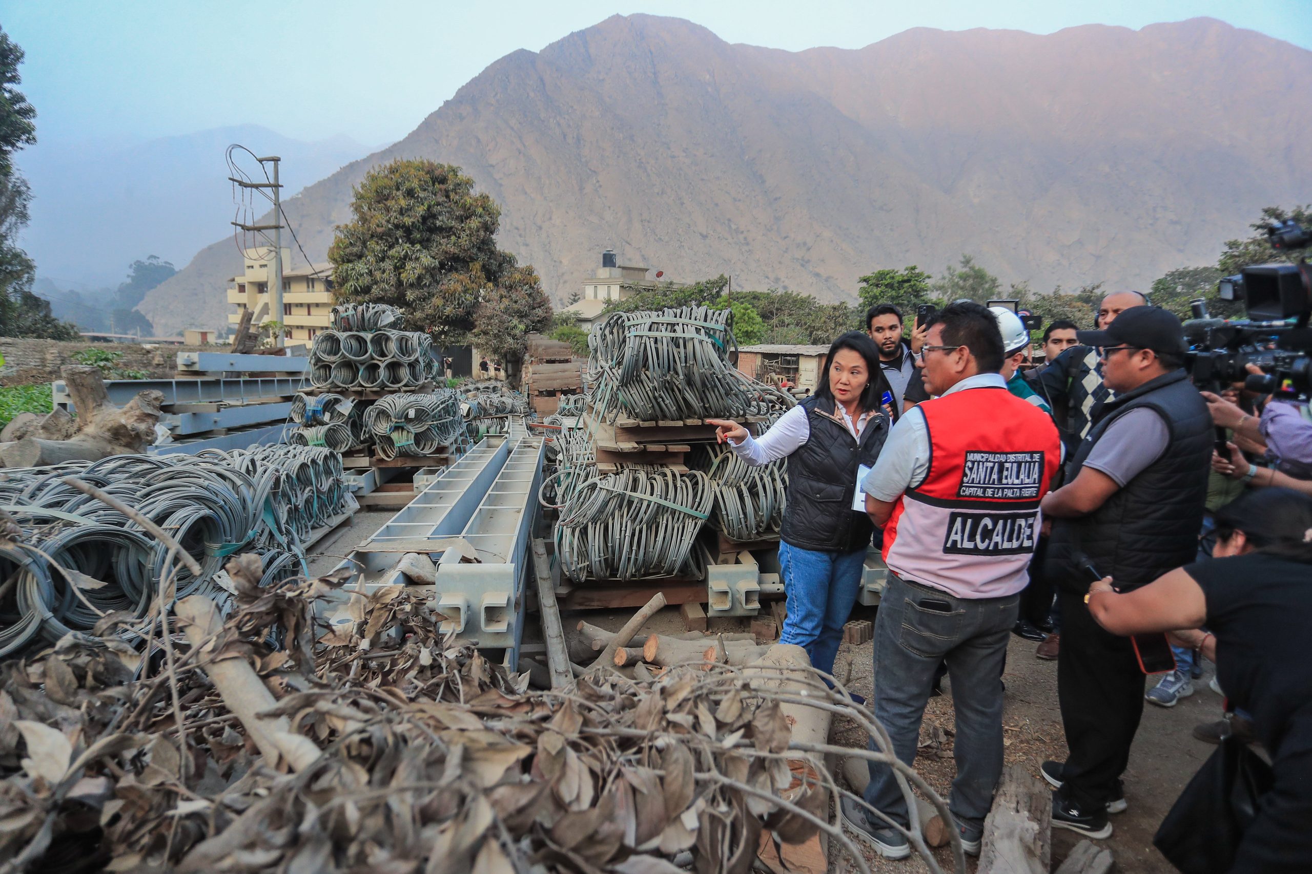 Keiko anuncia instalación de 12 geomallas y 35 diques ante huaicos por El Niño en Lima
