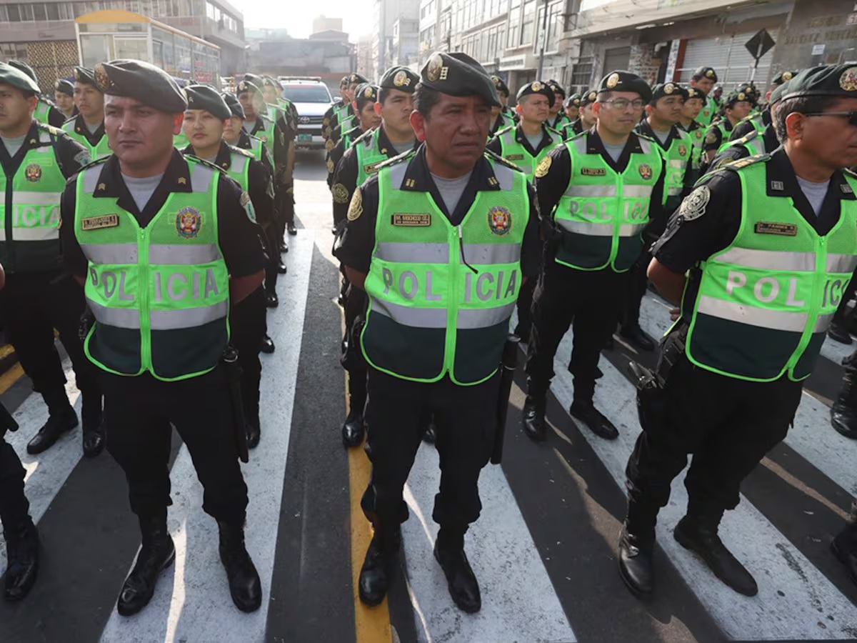 Obligan al MEF a pagar a policías deuda del 2%