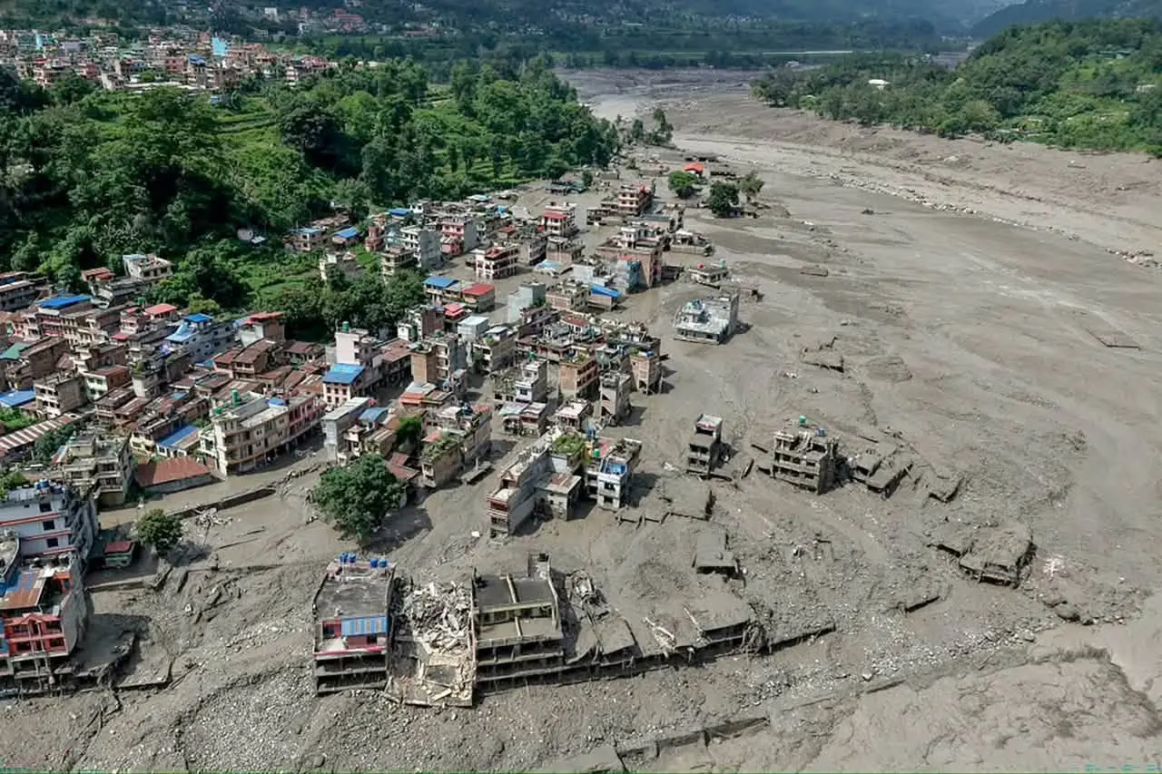 Riada en Nepal deja 750 muertos y más de 3 mil desaparecidos