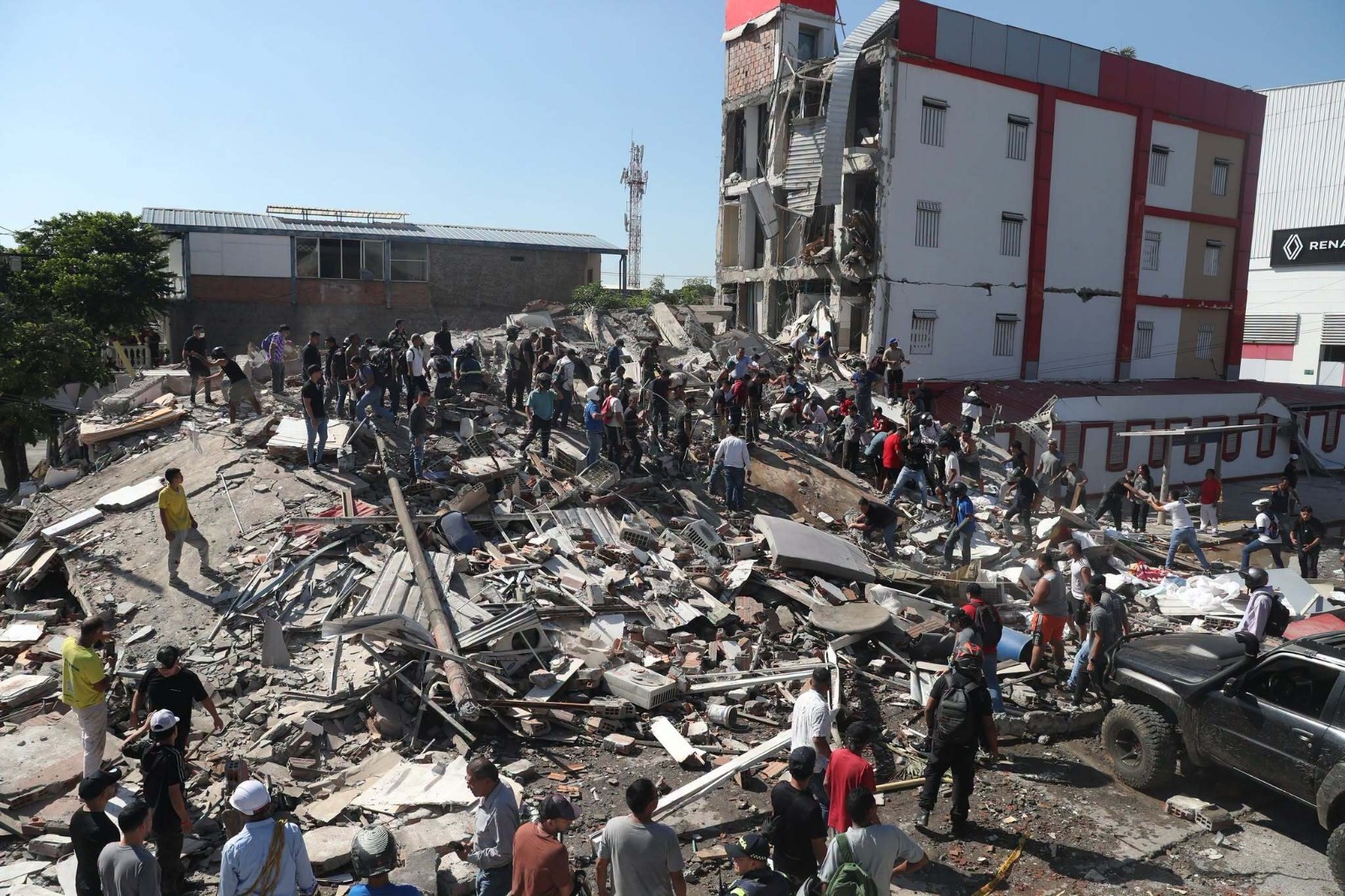 Terremoto de 7,4 deja 111 muertos en Colombia