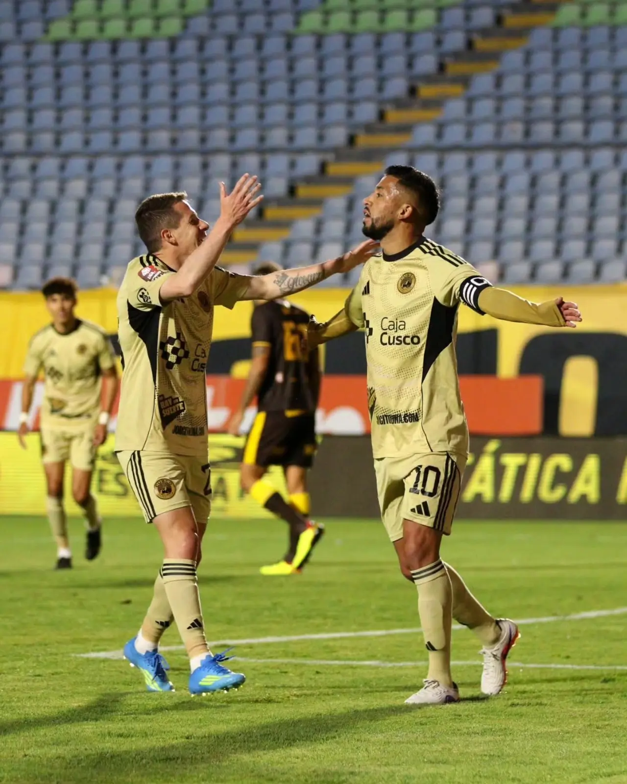 Cusco FC  derrotó por 2-0 a Juan Pablo II College