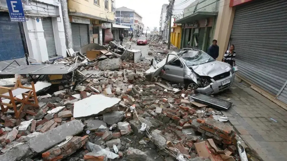 Perú activa líneas de emergencia tras fuerte terremoto en Colombia