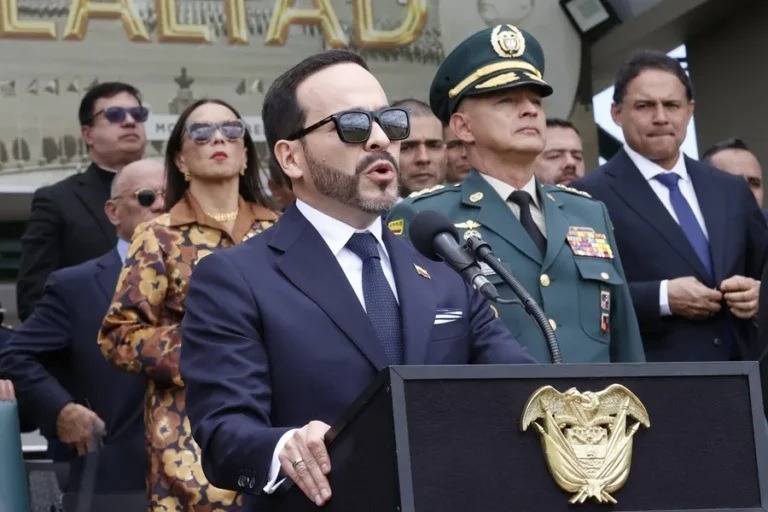 Abelardo de la Espriella pone fin a diálogos de paz con tres grupos armados en Colombia