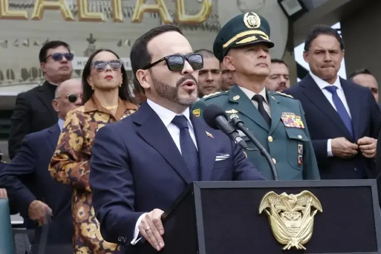 Abelardo de la Espriella pone fin a diálogos de paz con tres grupos armados en Colombia