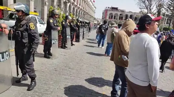 Paro de transportistas paraliza parte de Arequipa por disputa sobre tarifa del pasaje