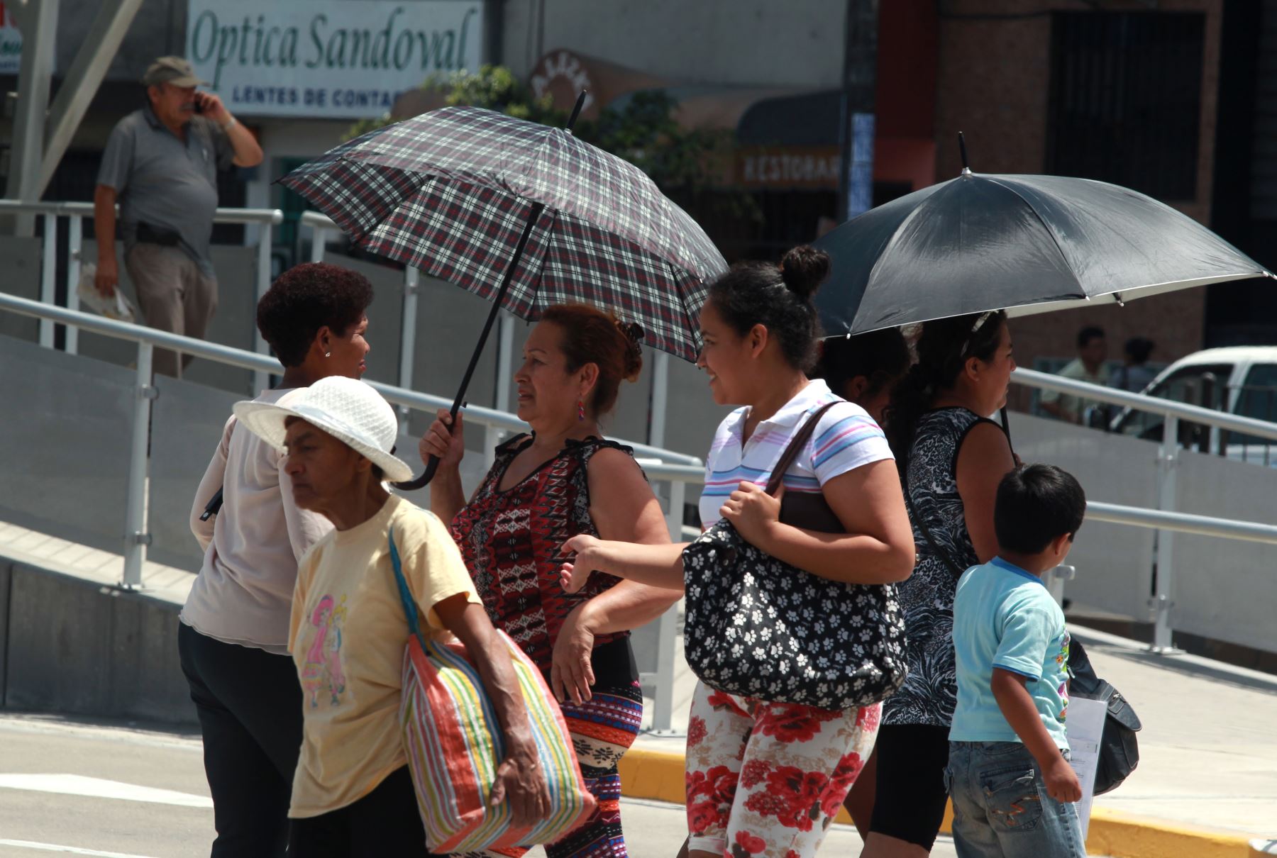 Ola de calor golpea al país: Senamhi emite alerta roja por altas temperaturas
