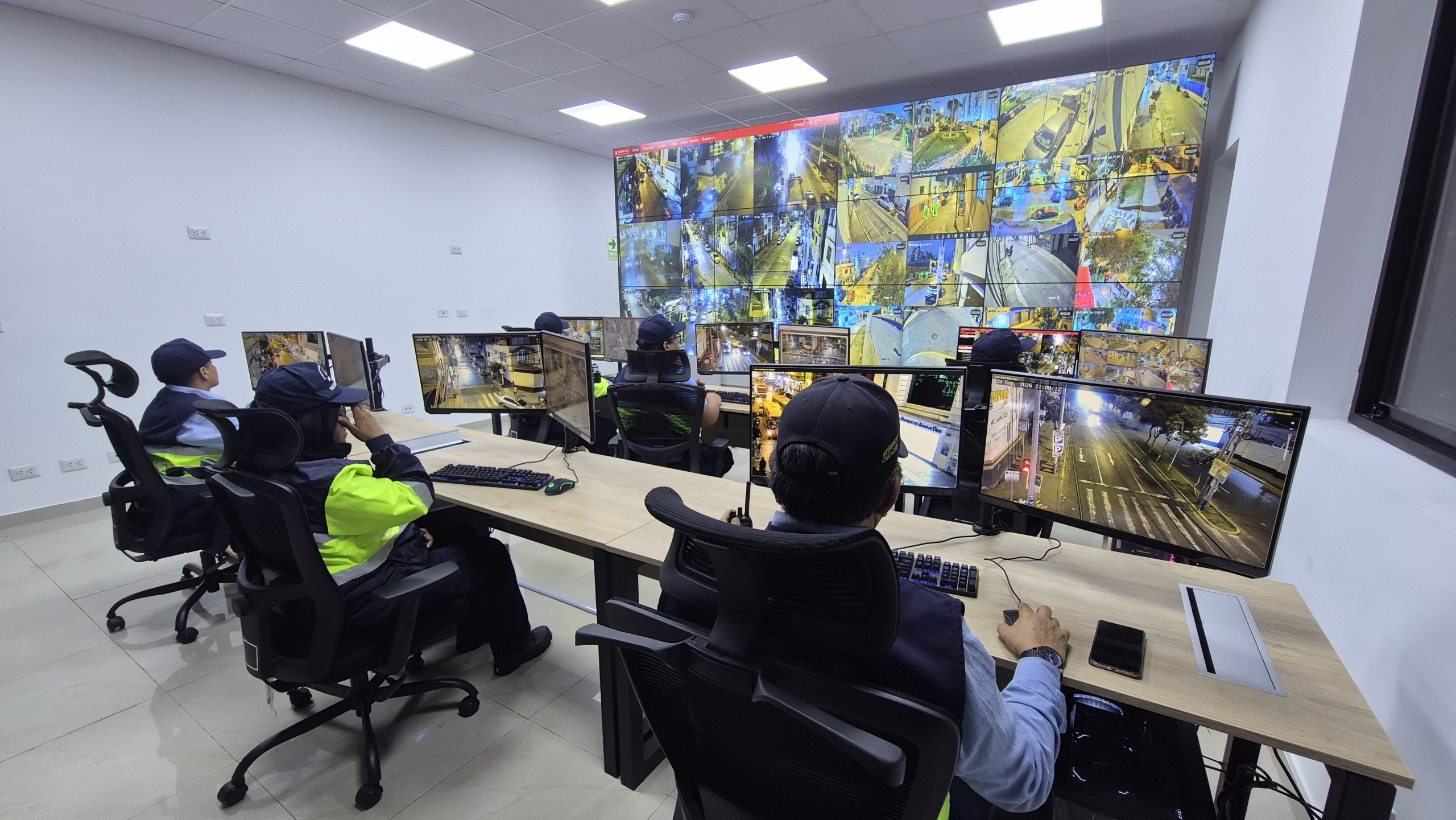 Nuevo Centro de monitoreo en Breña presenta cámaras con inteligencia artificial y reconocimiento facial para frenar la delincuencia