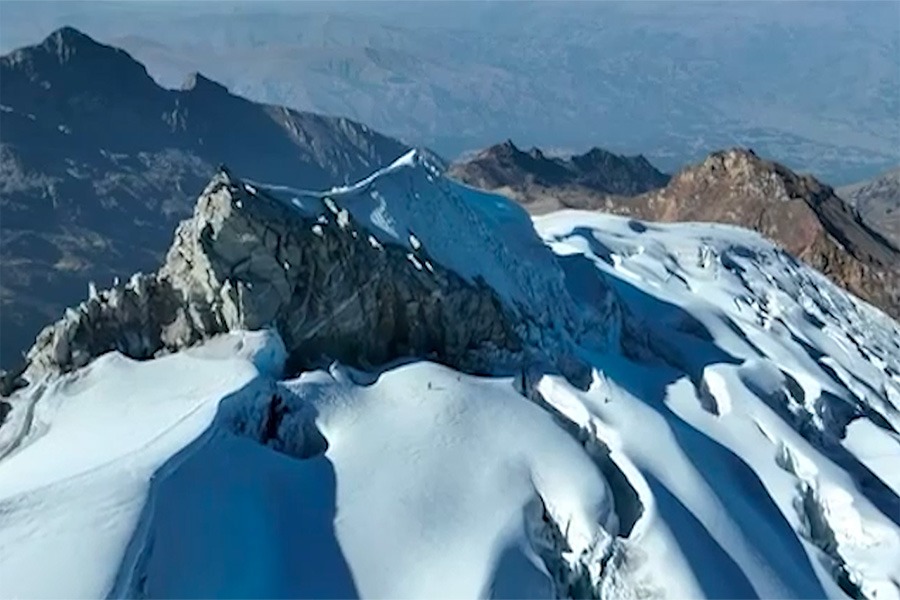 Hallan sin vida a turista francés desaparecido tras vuelo en parapente en el nevado Alpamayo