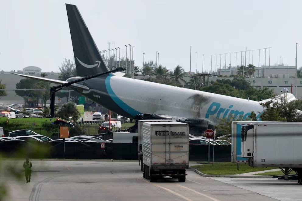 Accidente de avión de Amazon en Miami deja cinco muertos