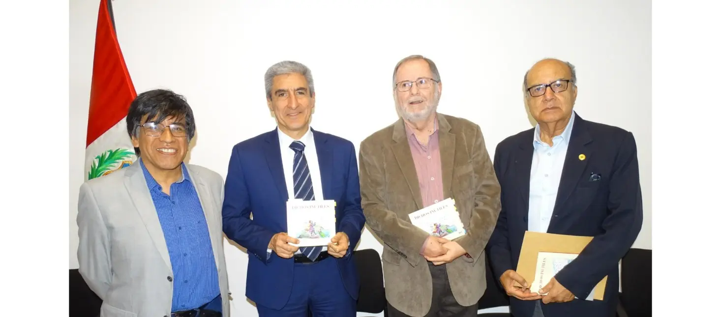 Carlos Amézaga: Dichos inútiles: aforismos que muerden y sonríen