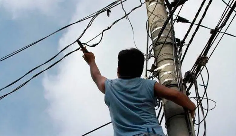 Conexiones eléctricas clandestinas ponen en riesgo a hogares y negocios