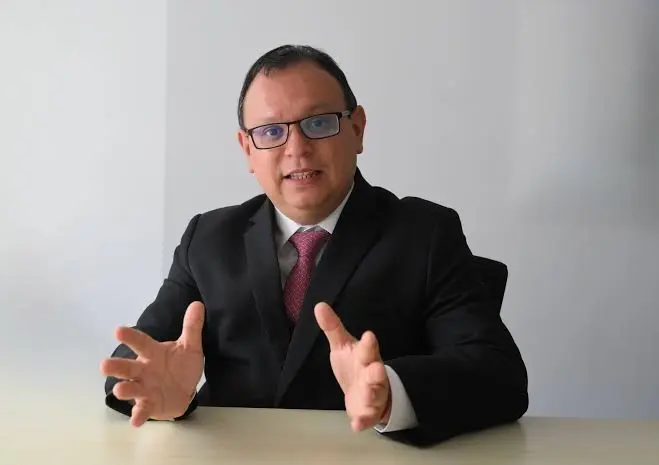 Marco Vinelli cuestiona “apresuramiento” en mociones de censura