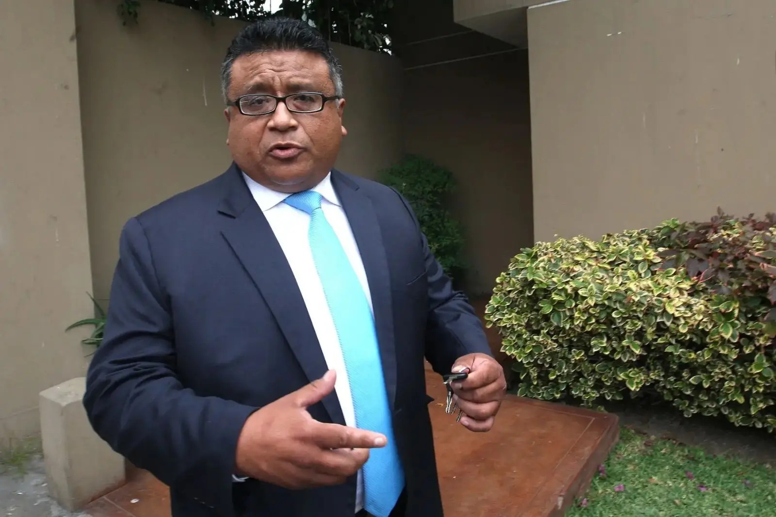 Erasmo Reyna: “Se deben de establecer las responsabilidades civiles  y penales de Vela y Pérez”