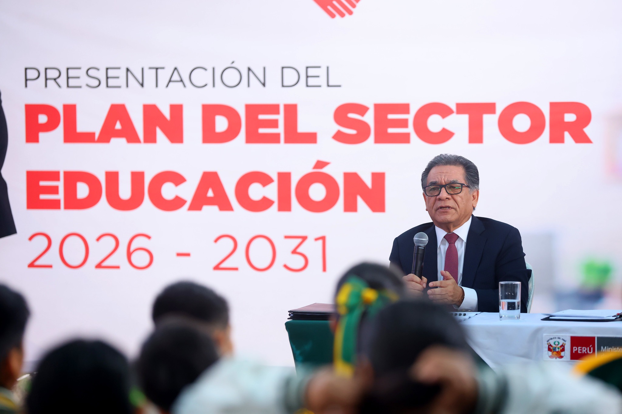 Minedu anuncia retiro de contenidos ideologizados de materiales educativos