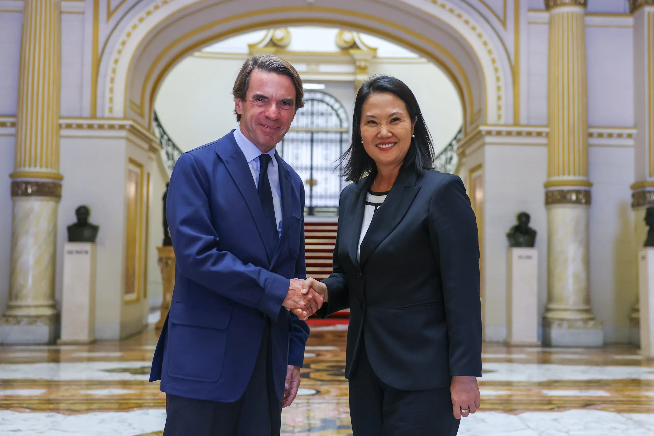 Keiko recibió a expresidente español José María Aznar
