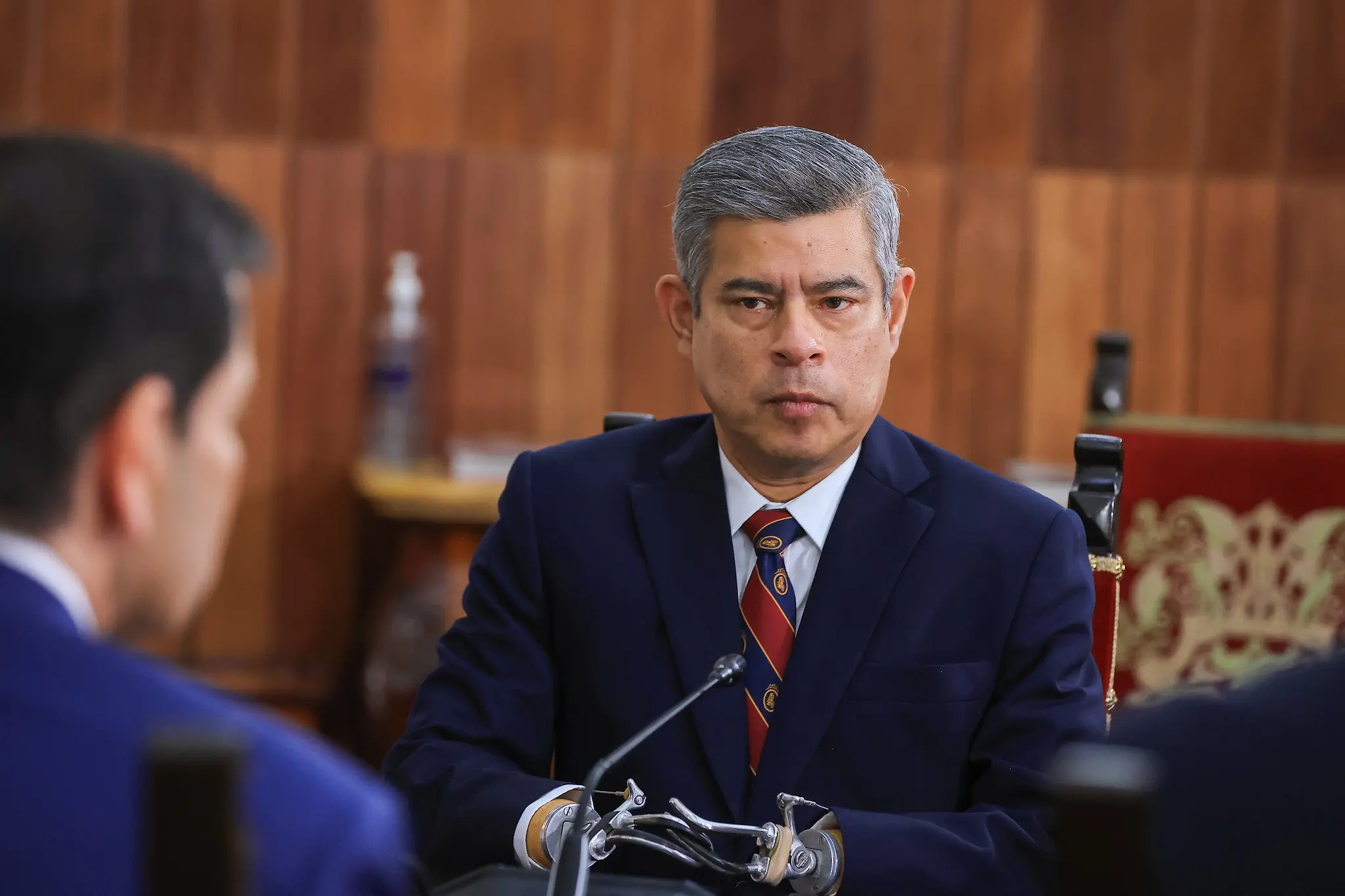 Galarreta: Ejecutivo resolverá problemas con o sin facultades