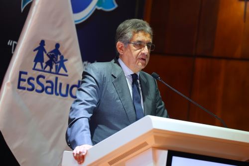 Gobierno pone atención de los asegurados en el centro del debate ante paro anunciado en EsSalud