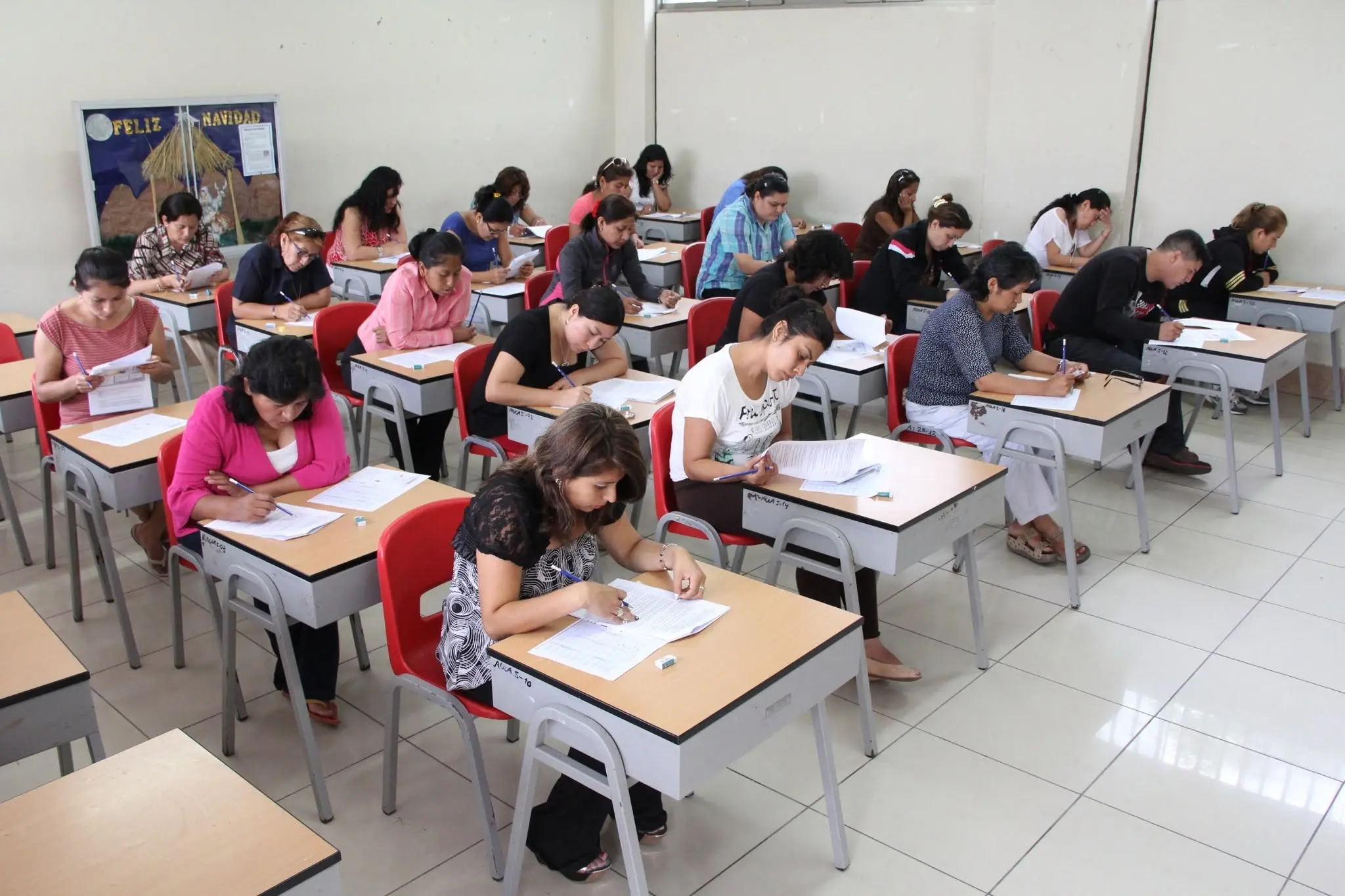Más de 162 mil docentes rendirán evaluación para ascender en 2026