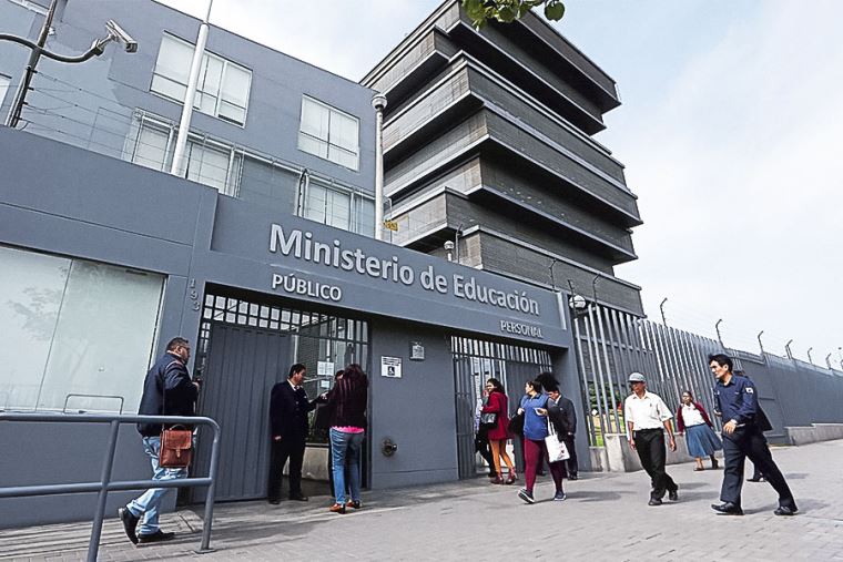 Minedu descontará sueldo a docentes que acaten paro y no dicten clases
