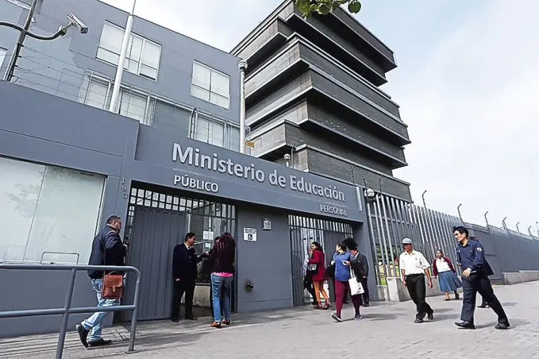 Minedu descontará sueldo a docentes que acaten paro y no dicten clases