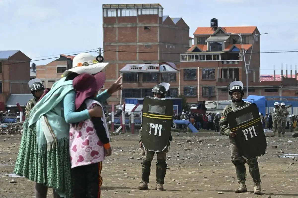 Bolivia: Sube a tres la cifra de fallecidos por explosiones en cuartel
