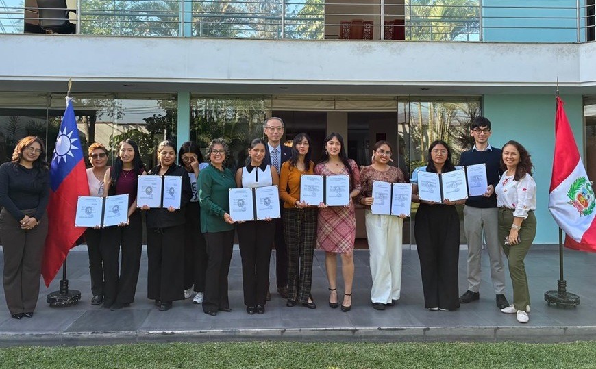 Taiwán abre nuevas oportunidades educativas para 12 jóvenes peruanos