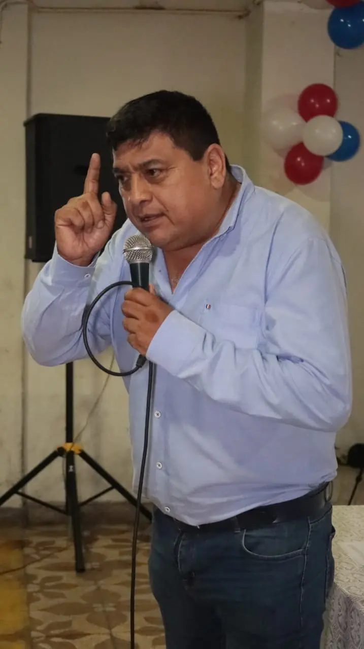 ALBERTO MORENO MEJÍA DE SOMOS PERÚ CALIFICA DE «EXTORSIVAS Y ABUSIVAS» LAS MULTAS A COMERCIANTES EN LA VICTORIA Y ANUNCIA REFORMA DE APOYO AL EMPRENDEDOR