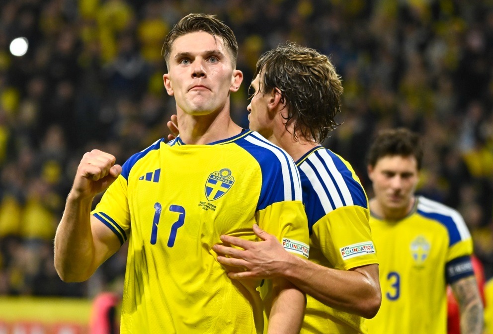 Suecia derrotó a  Rumania por 2-1