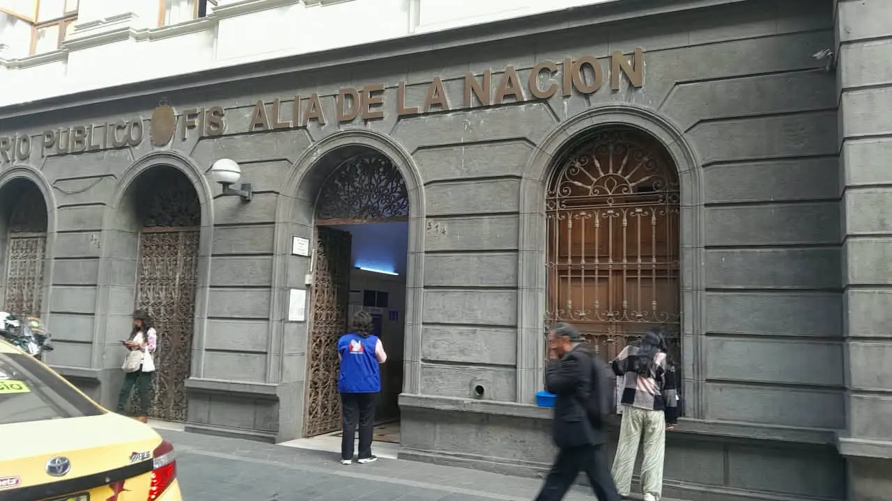 Defensoría brinda apoyo a familias de alumnos investigados por denuncia en Liceo Naval