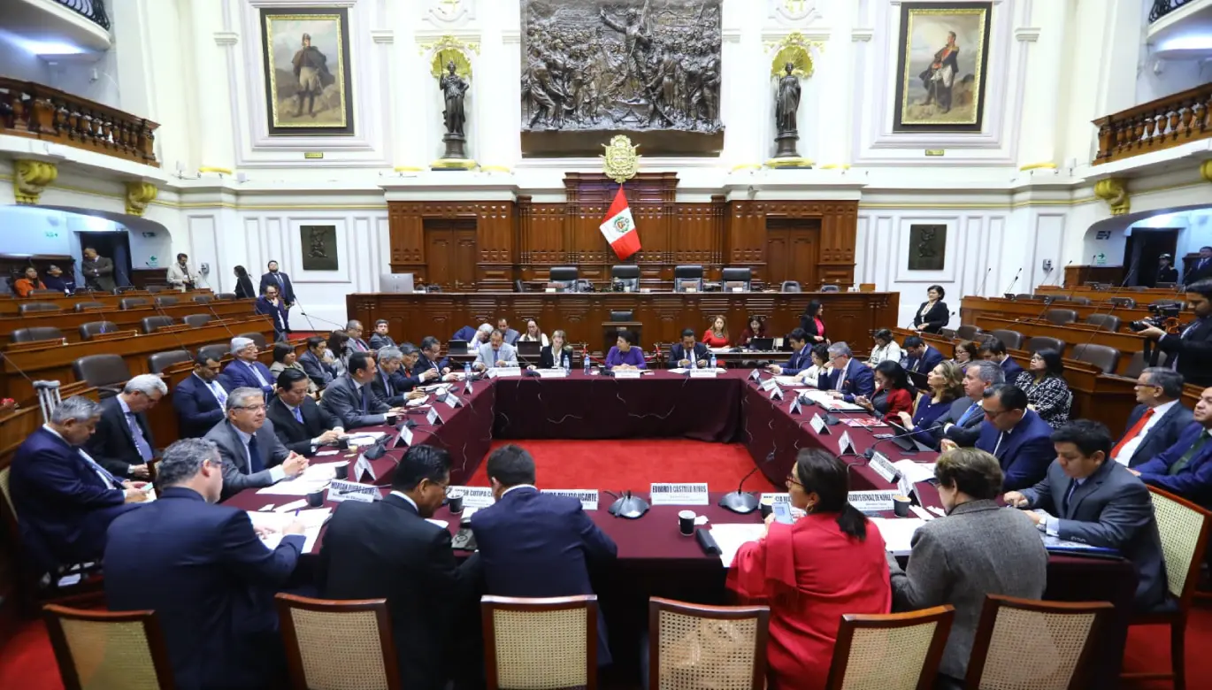 Facultades legislativas: Comisión de Constitución postergará debate hasta después de la semana de representación