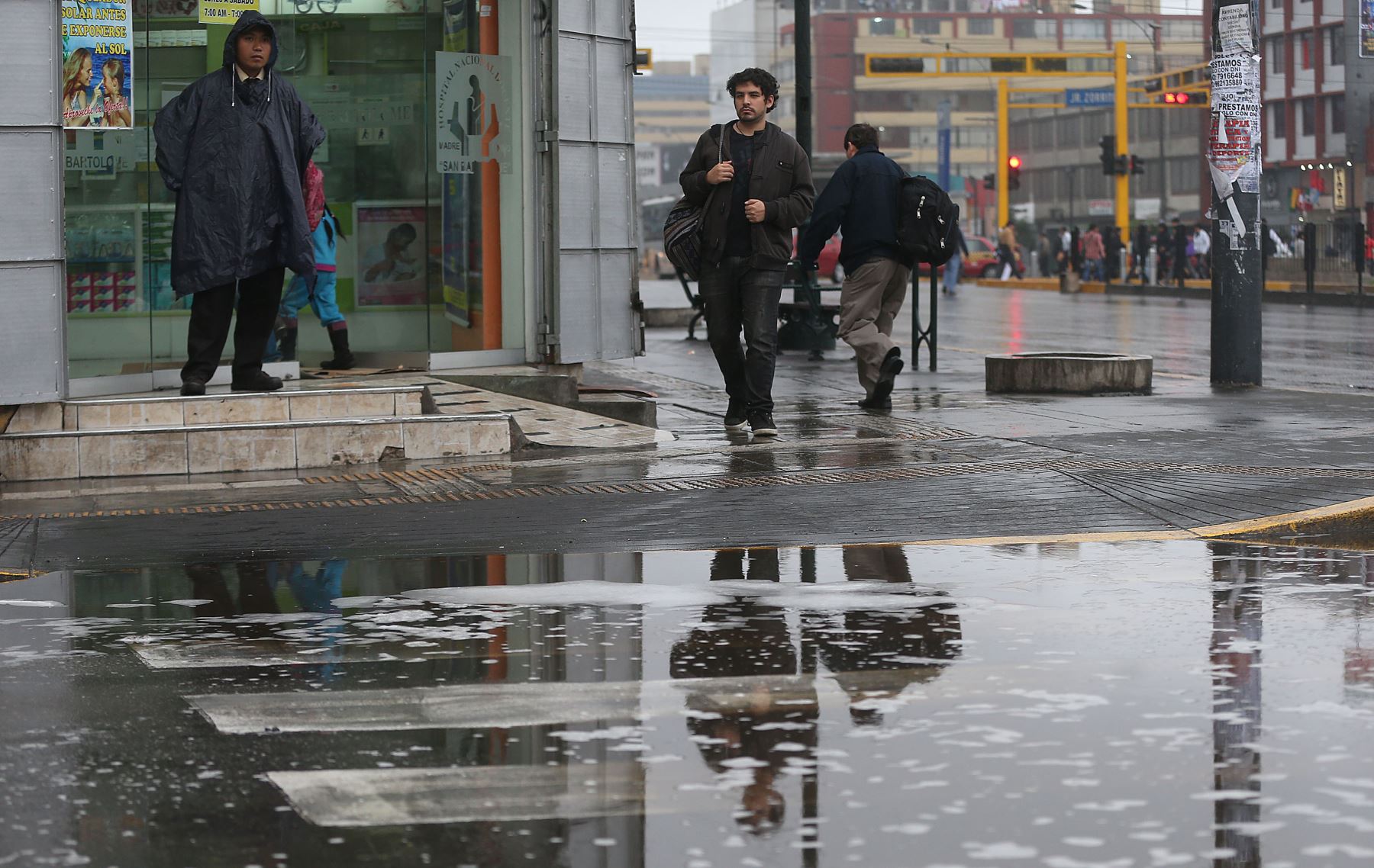 Lima recibirá la primavera con lloviznas y vientos