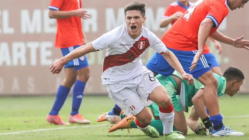 Perú vuelve al podio del fútbol suramericano tras 32 años con triunfo sobre Chile