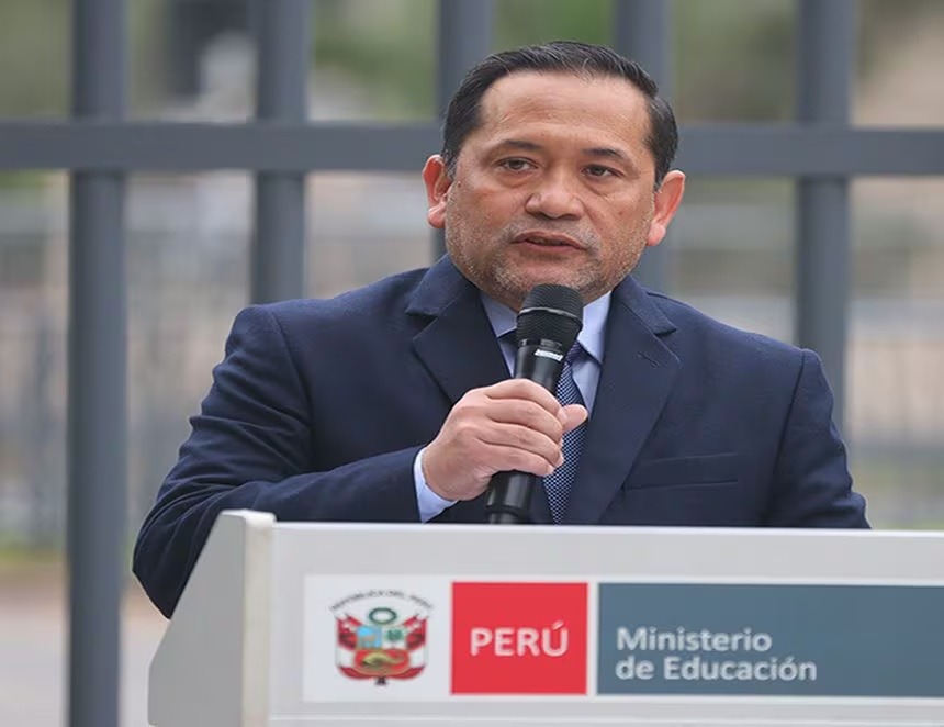 Minedu nombra a viceministro Luis Alemán como director temporal del Liceo Naval Almirante Guise